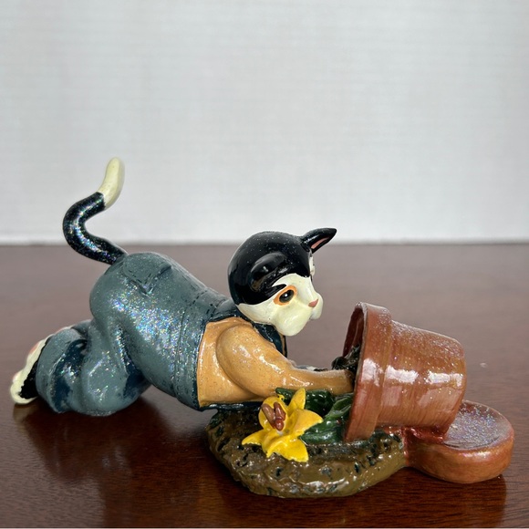 Cat digging in Flower Pot  Donna Little Kitt'in Littles by Enesco Figurine 1998 - Picture 7 of 11